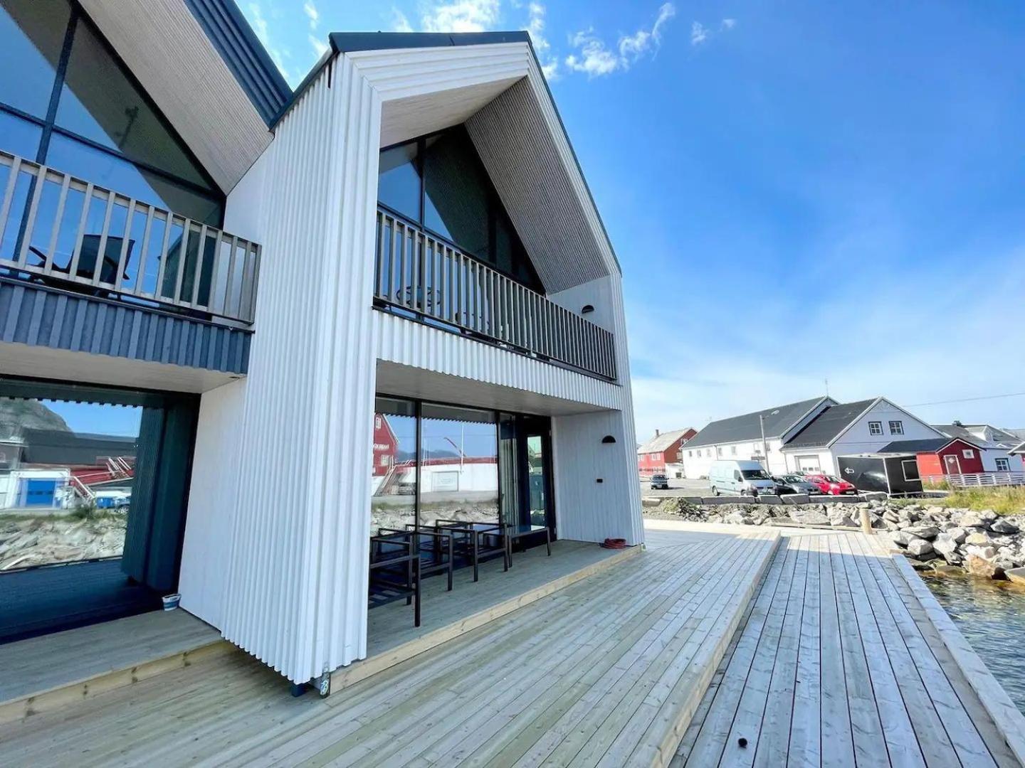 Attraktiv Leilighet Pa Kaikanten I Henningsvaer Bagian luar foto