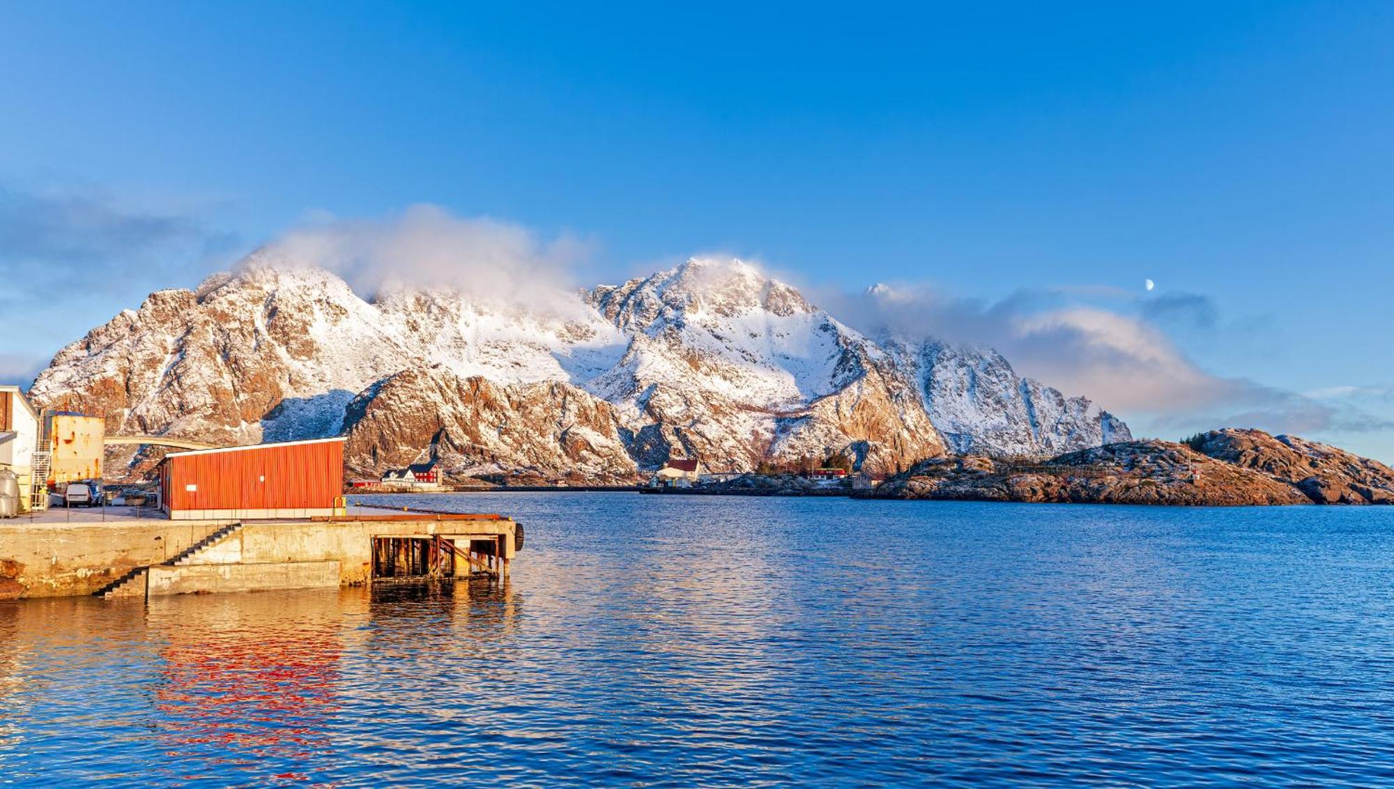 Attraktiv Leilighet Pa Kaikanten I Henningsvaer Bagian luar foto